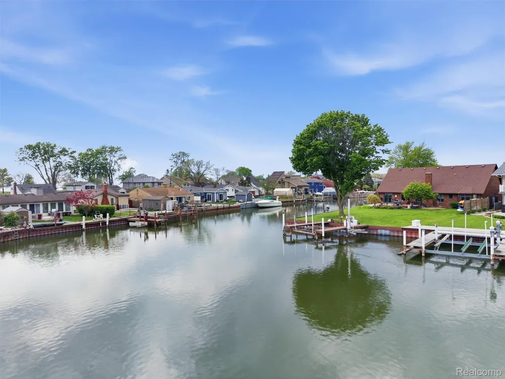 37645 Lakeville Street Harrison Charter Township, MI 48045