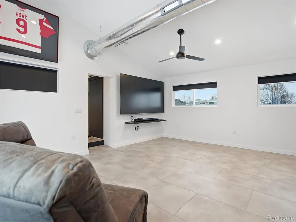 37645 Lakeville Street Harrison Charter Township, MI 48045