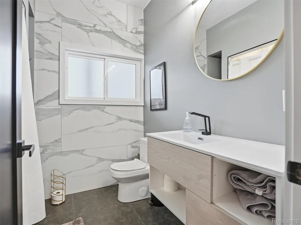 37645 Lakeville Street Harrison Charter Township, MI 48045