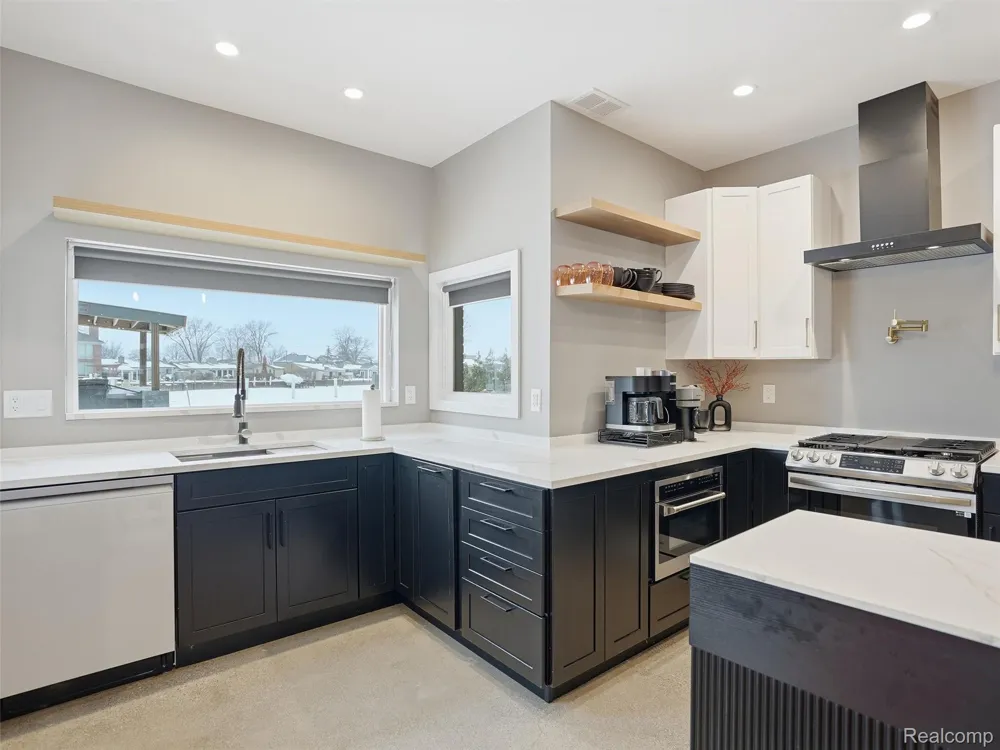 37645 Lakeville Street Harrison Charter Township, MI 48045