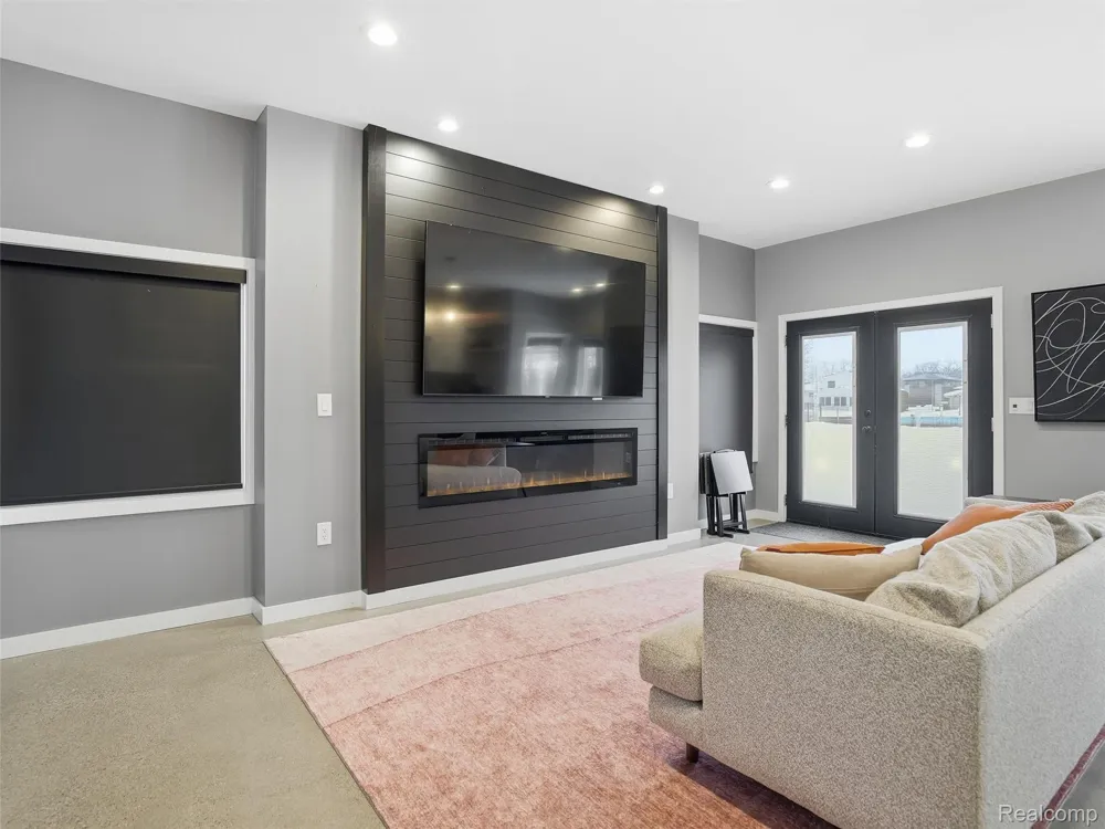 37645 Lakeville Street Harrison Charter Township, MI 48045
