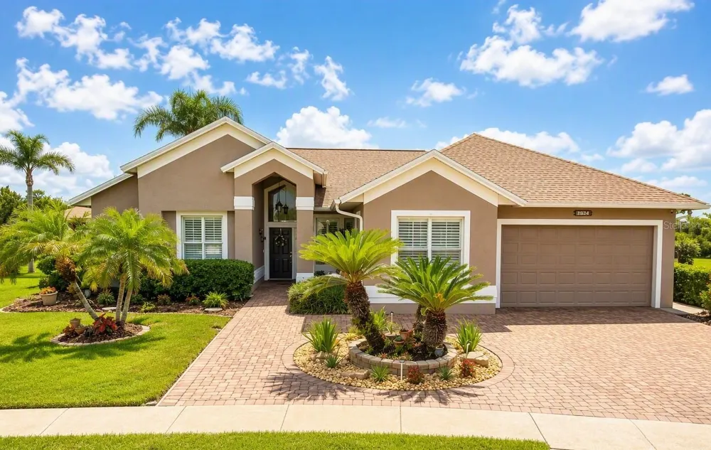 2524 RACCOON RUN LANE Orlando, FL 32837