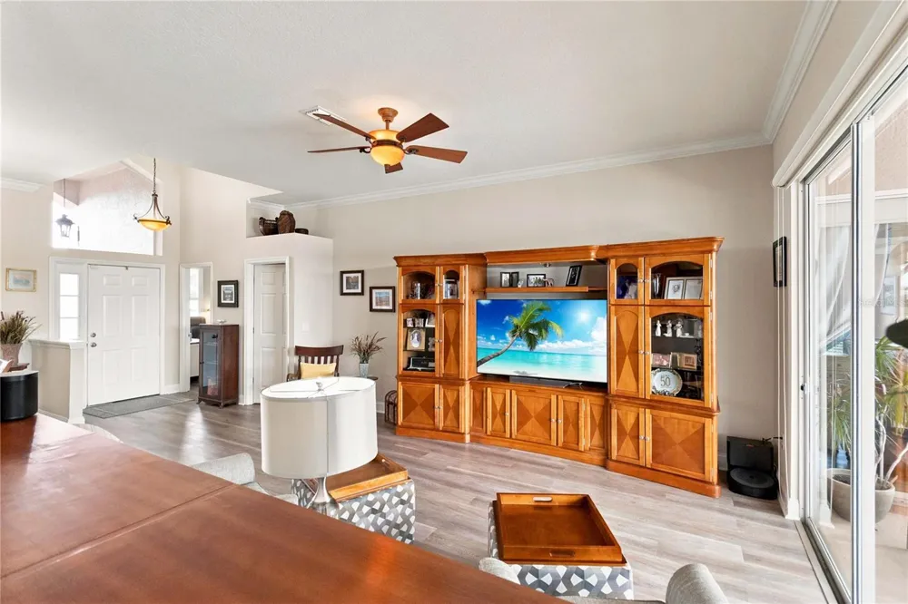 2524 RACCOON RUN LANE Orlando, FL 32837