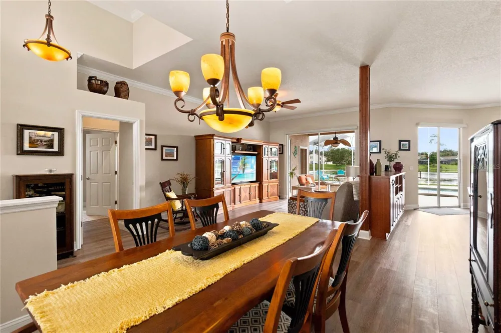 2524 RACCOON RUN LANE Orlando, FL 32837