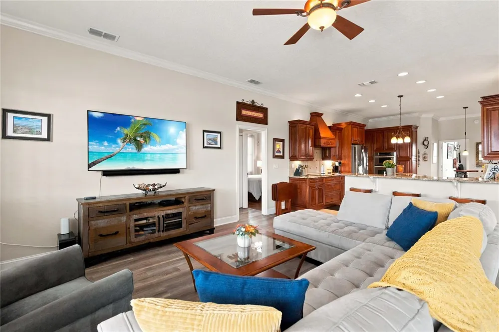 2524 RACCOON RUN LANE Orlando, FL 32837