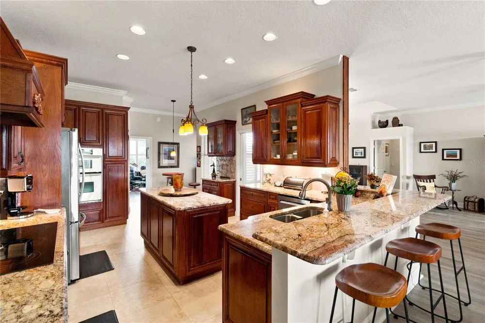 2524 RACCOON RUN LANE Orlando, FL 32837