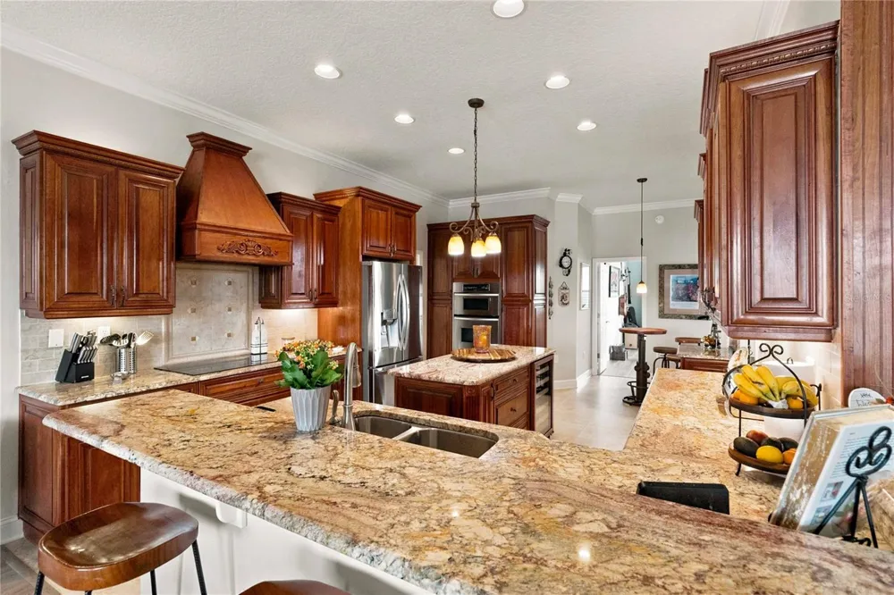 2524 RACCOON RUN LANE Orlando, FL 32837