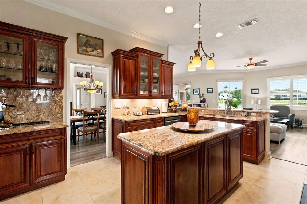 2524 RACCOON RUN LANE Orlando, FL 32837
