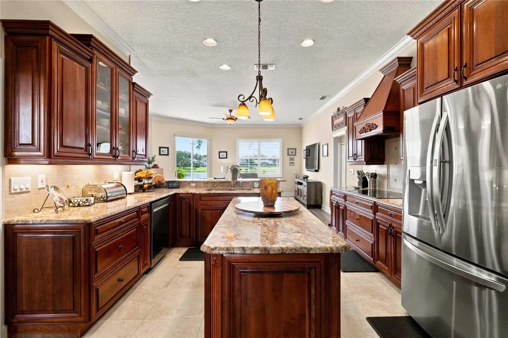 2524 RACCOON RUN LANE Orlando, FL 32837