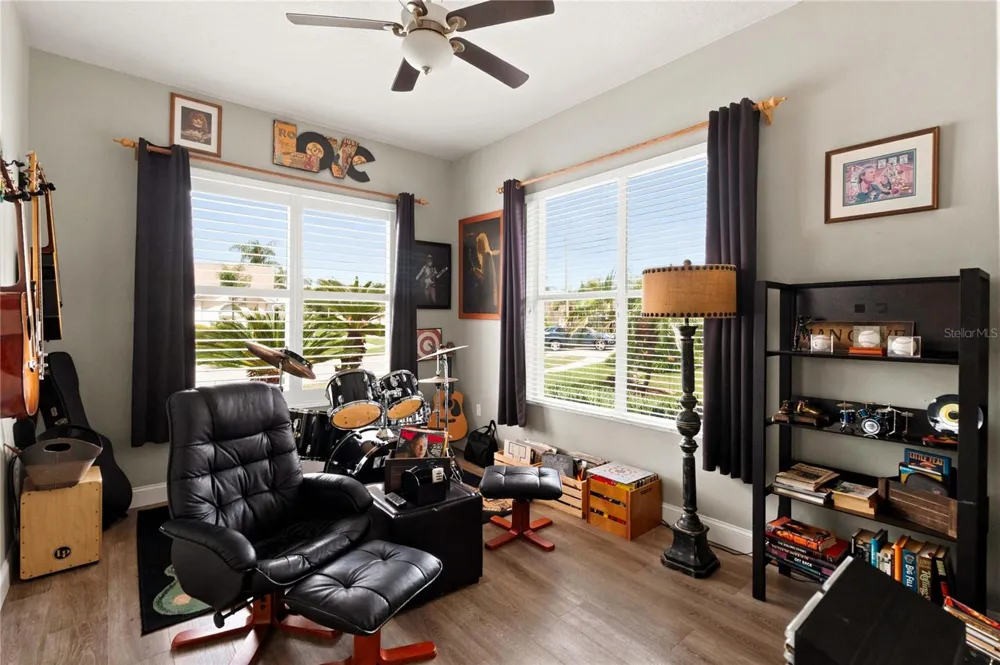 2524 RACCOON RUN LANE Orlando, FL 32837