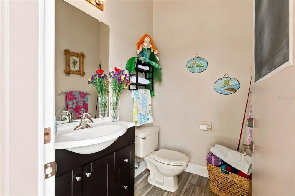 2524 RACCOON RUN LANE Orlando, FL 32837