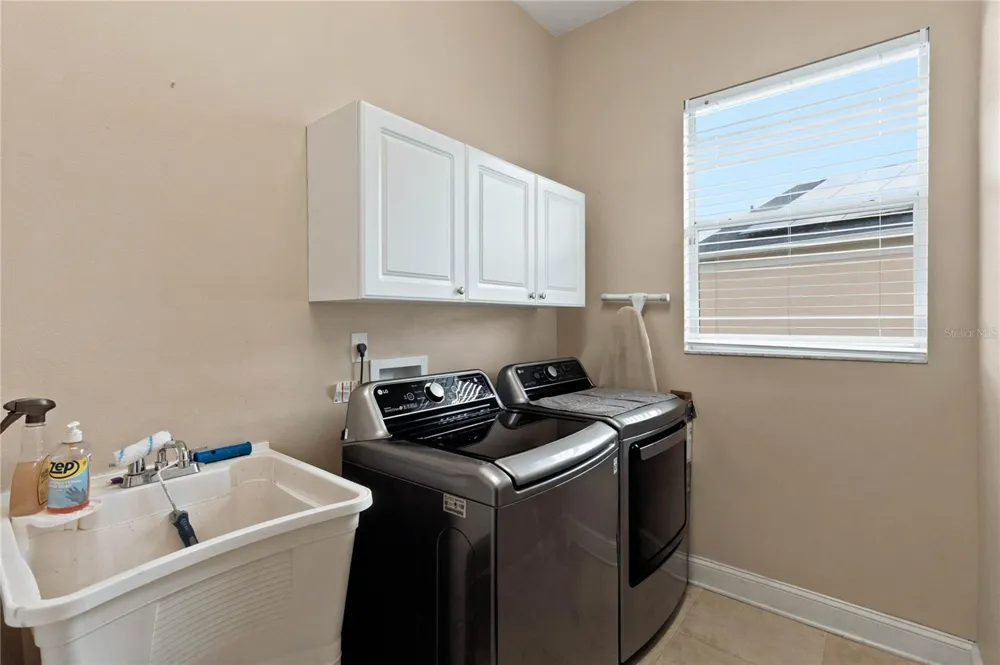 2524 RACCOON RUN LANE Orlando, FL 32837