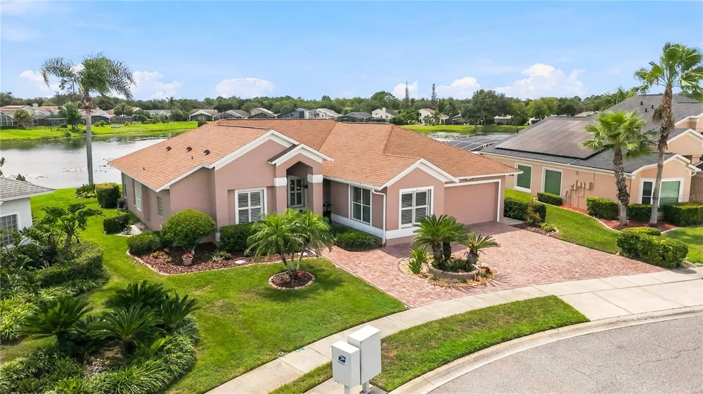 2524 RACCOON RUN LANE Orlando, FL 32837