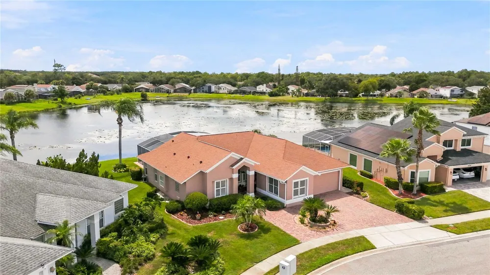 2524 RACCOON RUN LANE Orlando, FL 32837