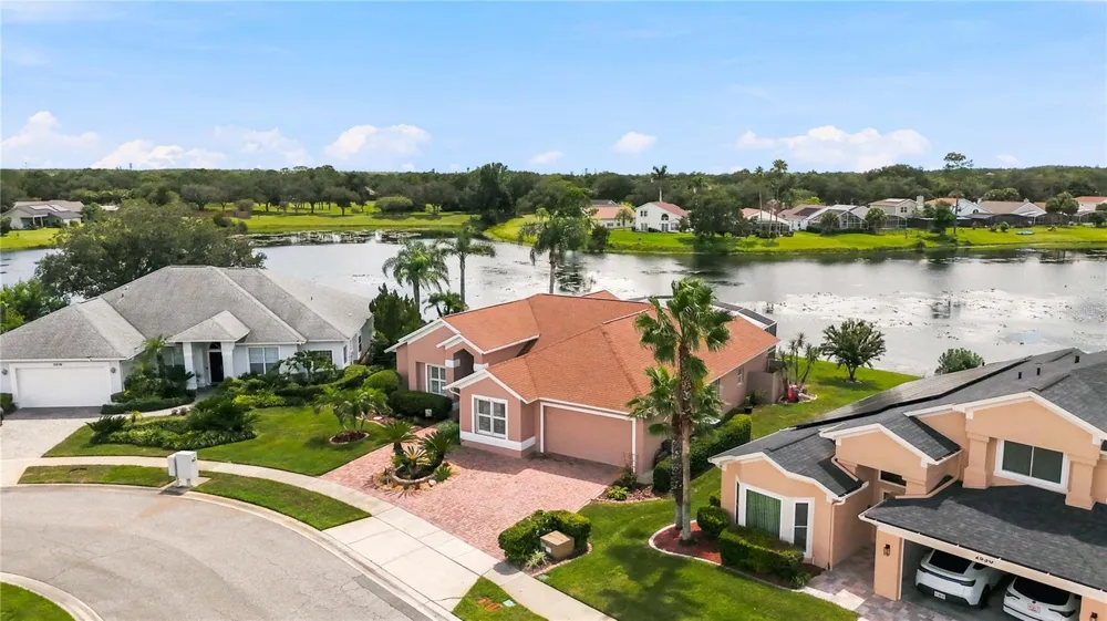 2524 RACCOON RUN LANE Orlando, FL 32837