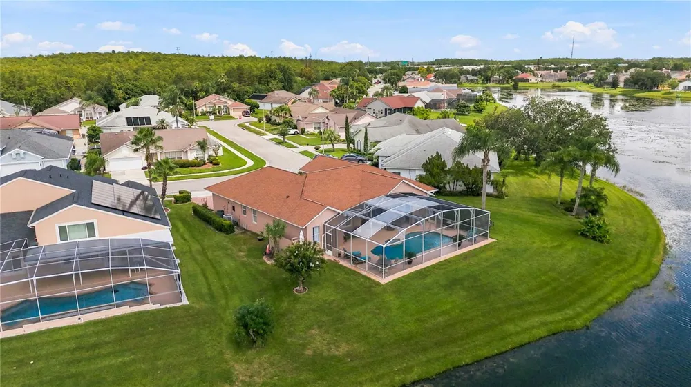 2524 RACCOON RUN LANE Orlando, FL 32837