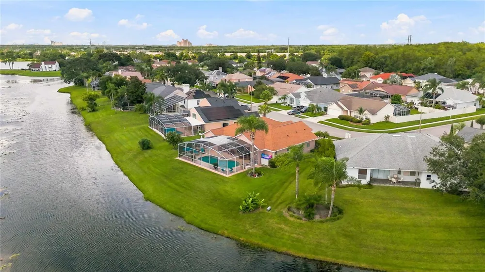 2524 RACCOON RUN LANE Orlando, FL 32837
