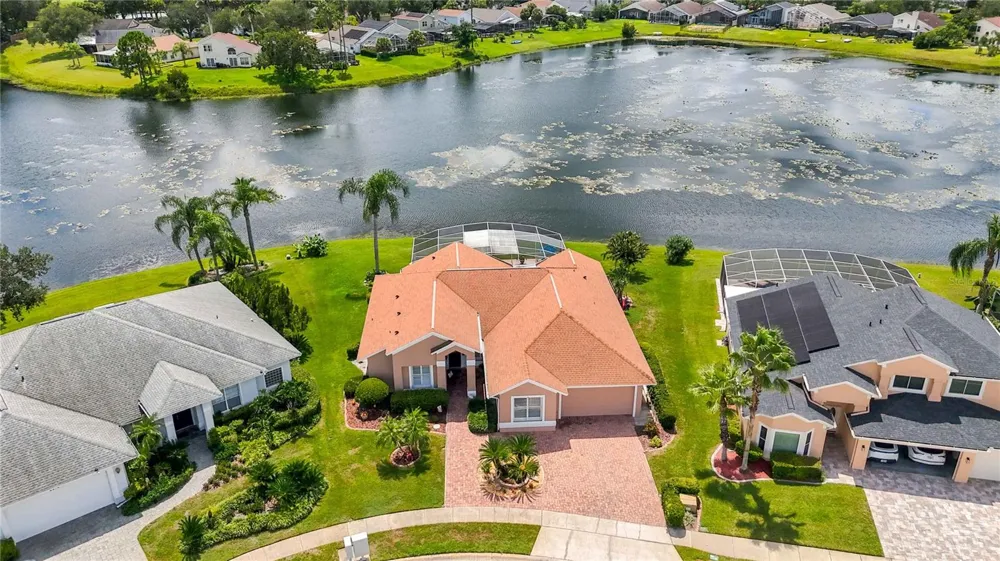 2524 RACCOON RUN LANE Orlando, FL 32837