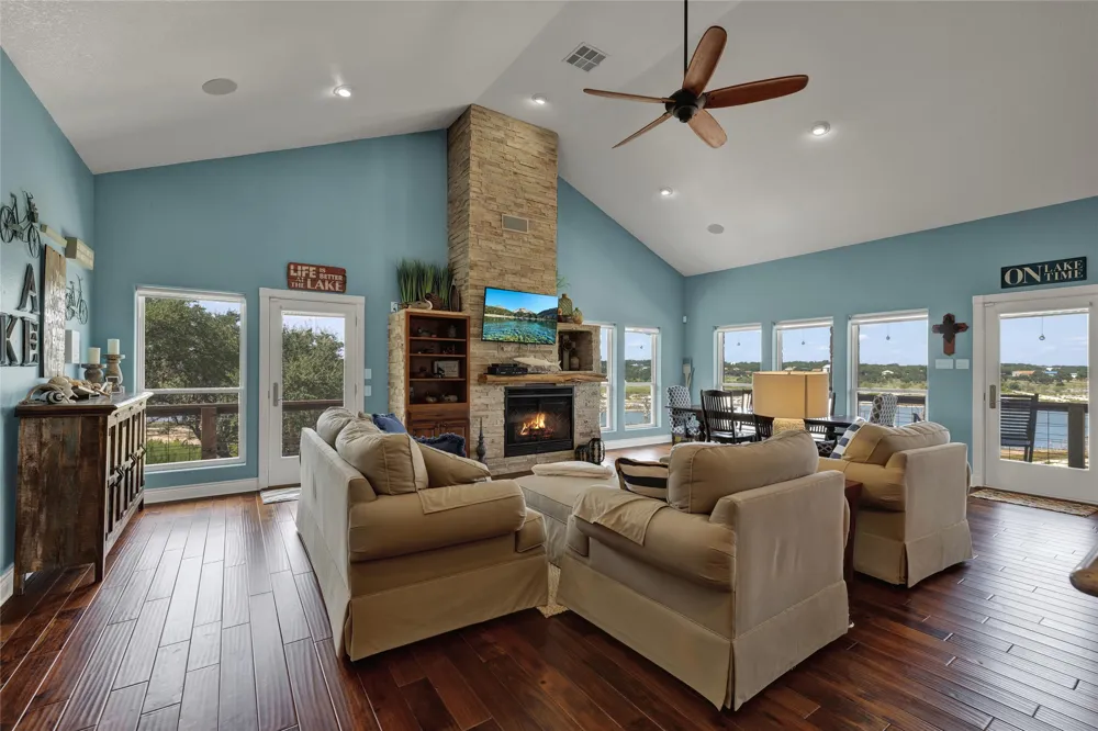 2611 WESTVIEW DR Canyon Lake, TX 78133