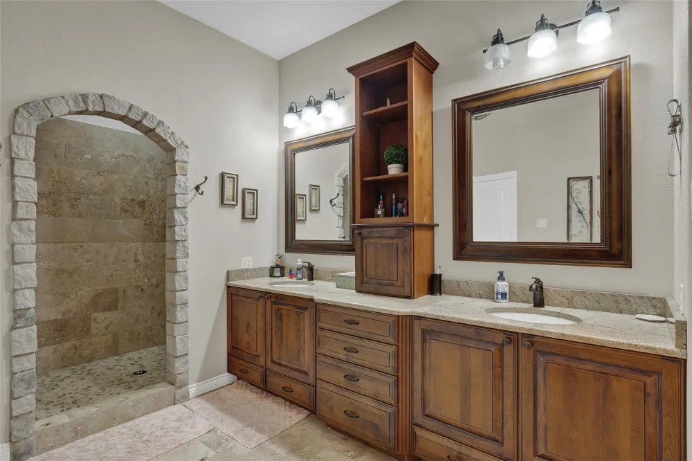 2611 WESTVIEW DR Canyon Lake, TX 78133