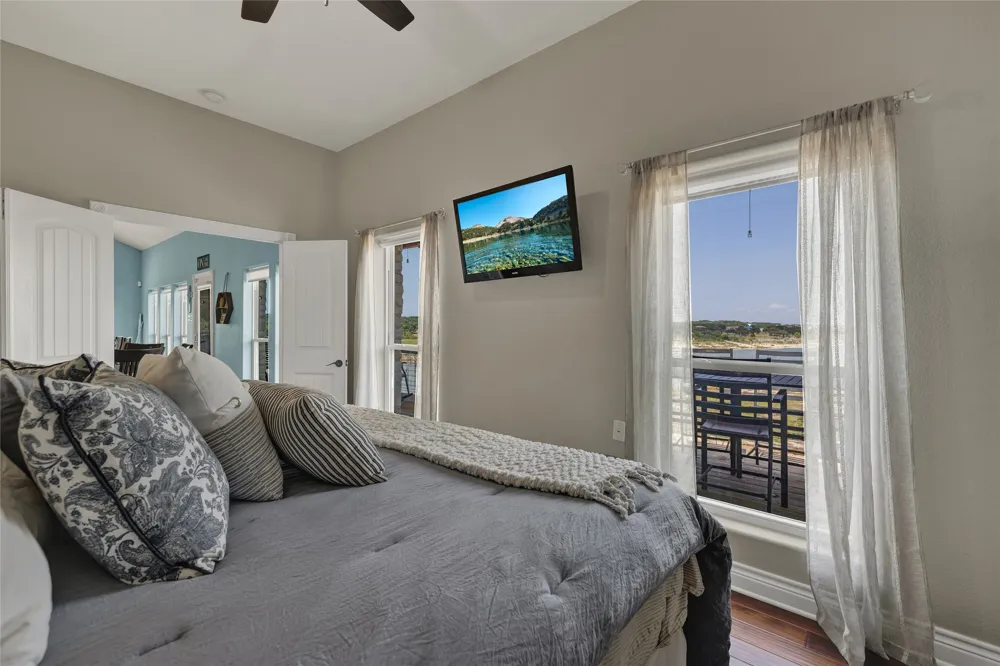 2611 WESTVIEW DR Canyon Lake, TX 78133