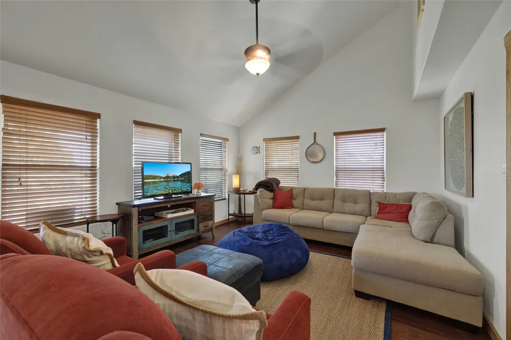 2611 WESTVIEW DR Canyon Lake, TX 78133