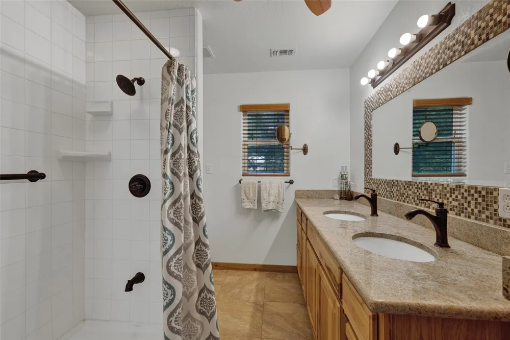 2611 WESTVIEW DR Canyon Lake, TX 78133