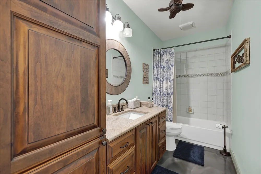 2611 WESTVIEW DR Canyon Lake, TX 78133
