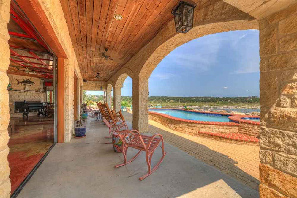 2611 WESTVIEW DR Canyon Lake, TX 78133