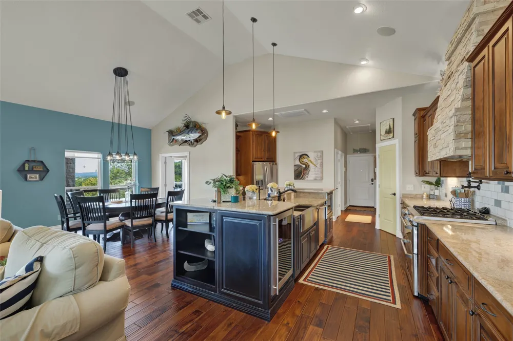 2611 WESTVIEW DR Canyon Lake, TX 78133