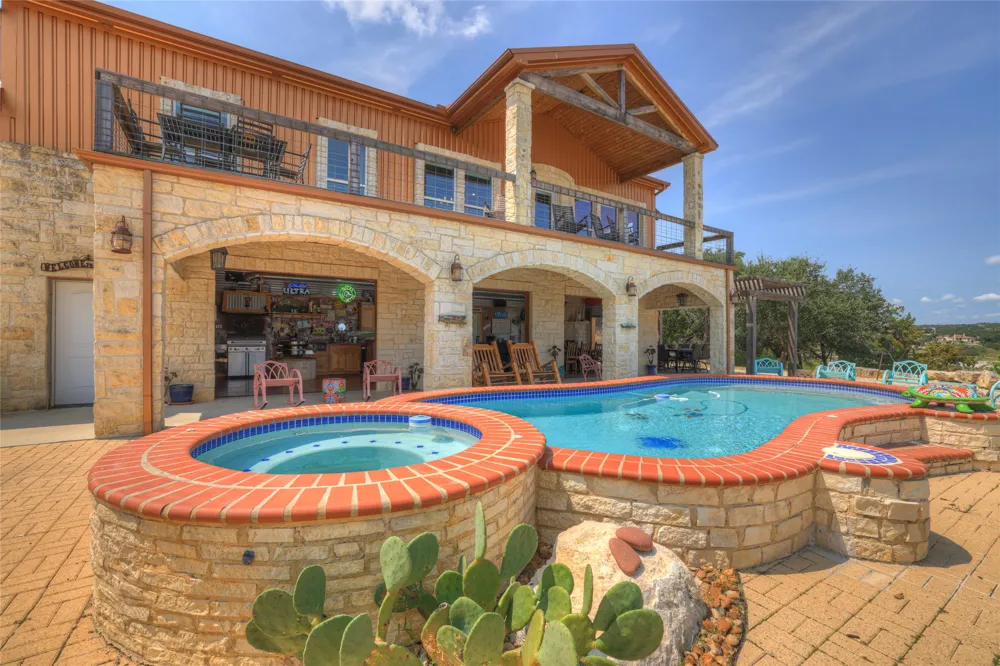 2611 WESTVIEW DR Canyon Lake, TX 78133