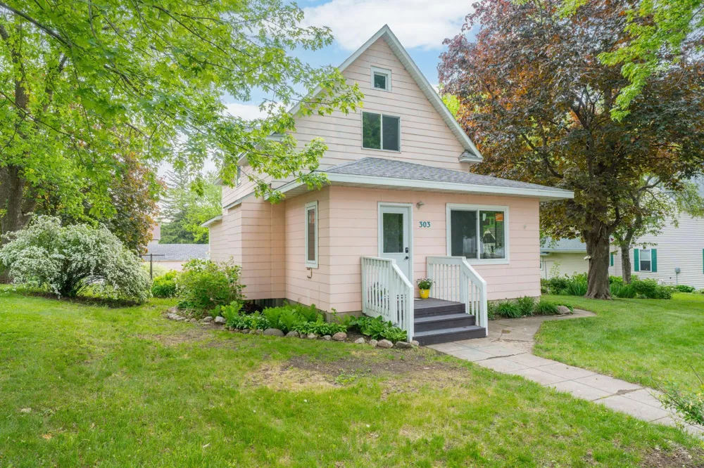 303 Broadway Hanska, MN 56041