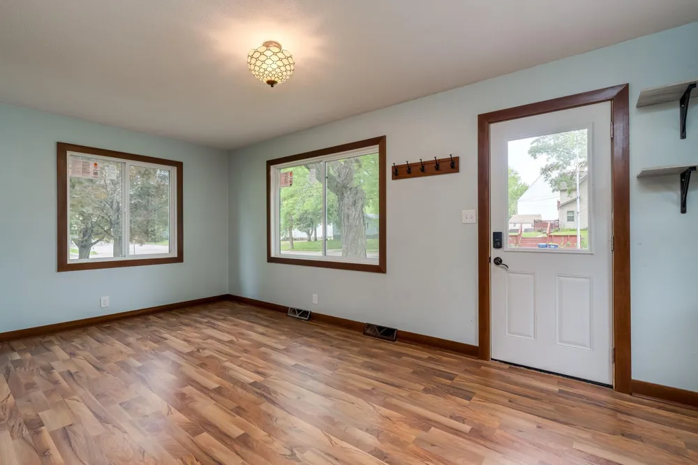 303 Broadway Hanska, MN 56041
