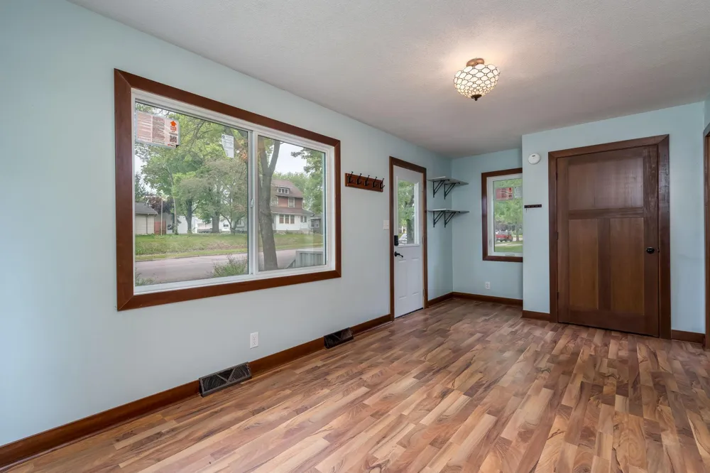 303 Broadway Hanska, MN 56041