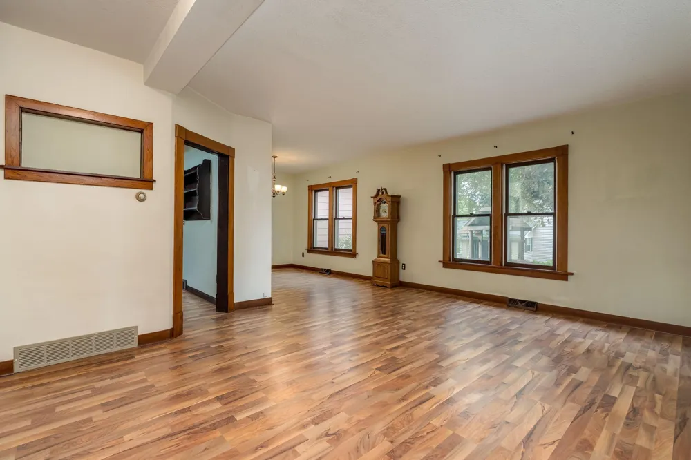 303 Broadway Hanska, MN 56041