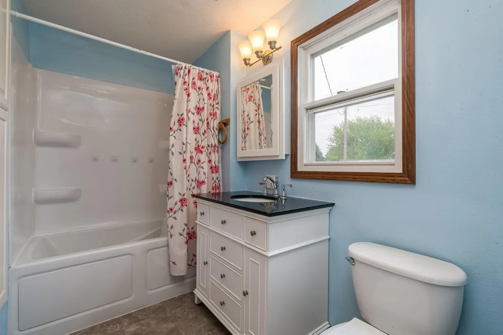 303 Broadway Hanska, MN 56041