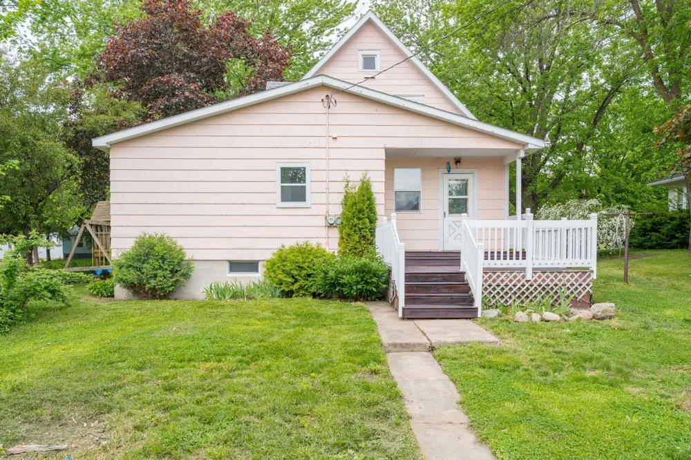 303 Broadway Hanska, MN 56041