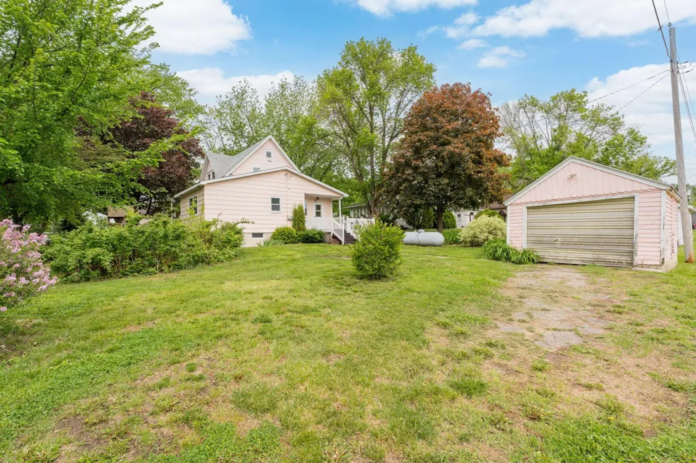 303 Broadway Hanska, MN 56041