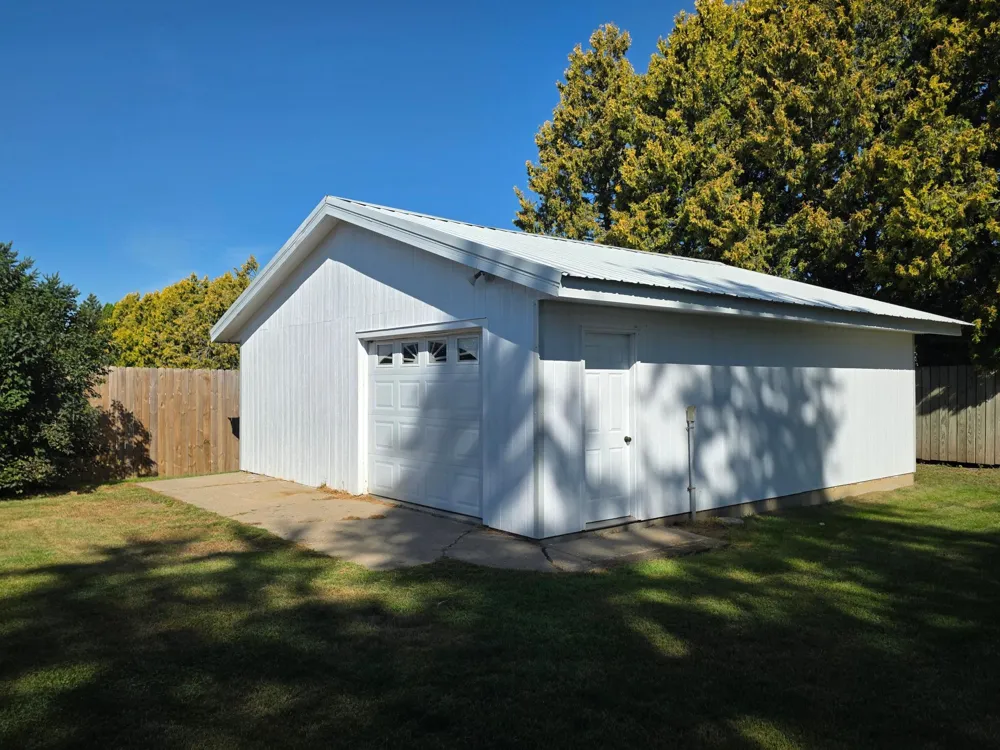 320 6th Avenue NE Plainview, MN 55964