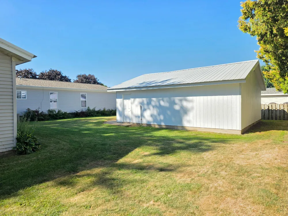 320 6th Avenue NE Plainview, MN 55964
