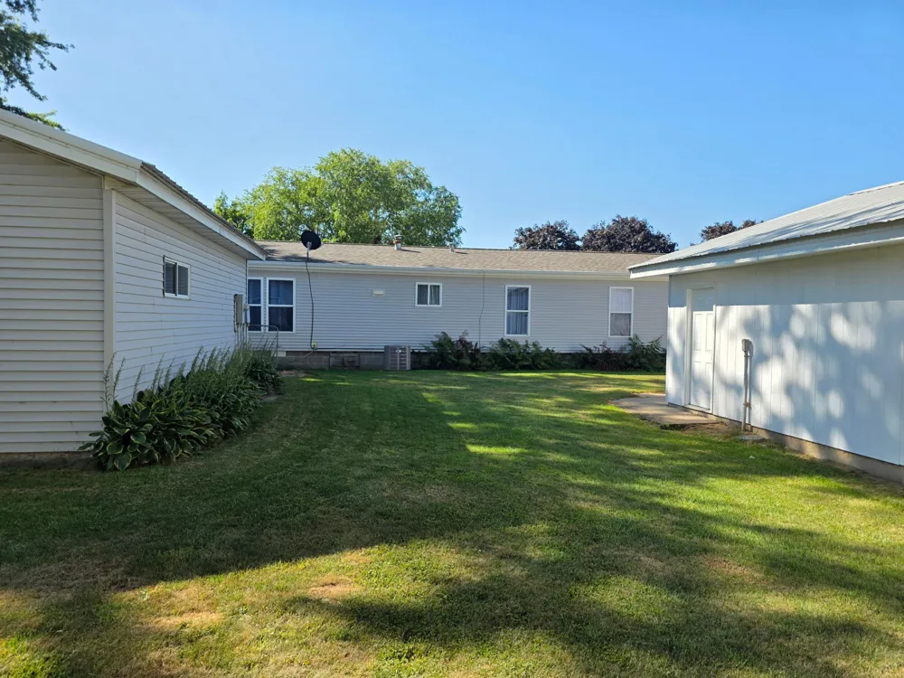 320 6th Avenue NE Plainview, MN 55964