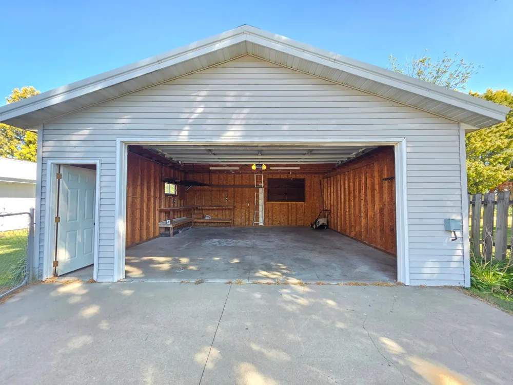 320 6th Avenue NE Plainview, MN 55964