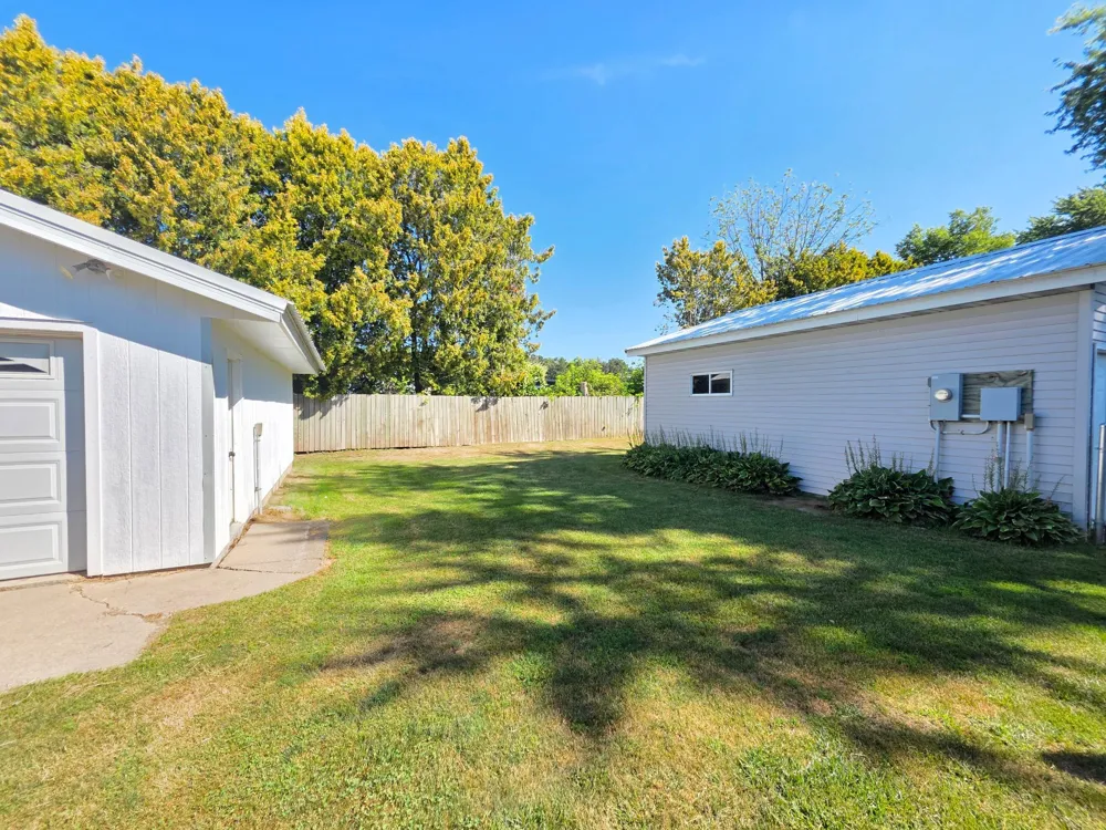 320 6th Avenue NE Plainview, MN 55964