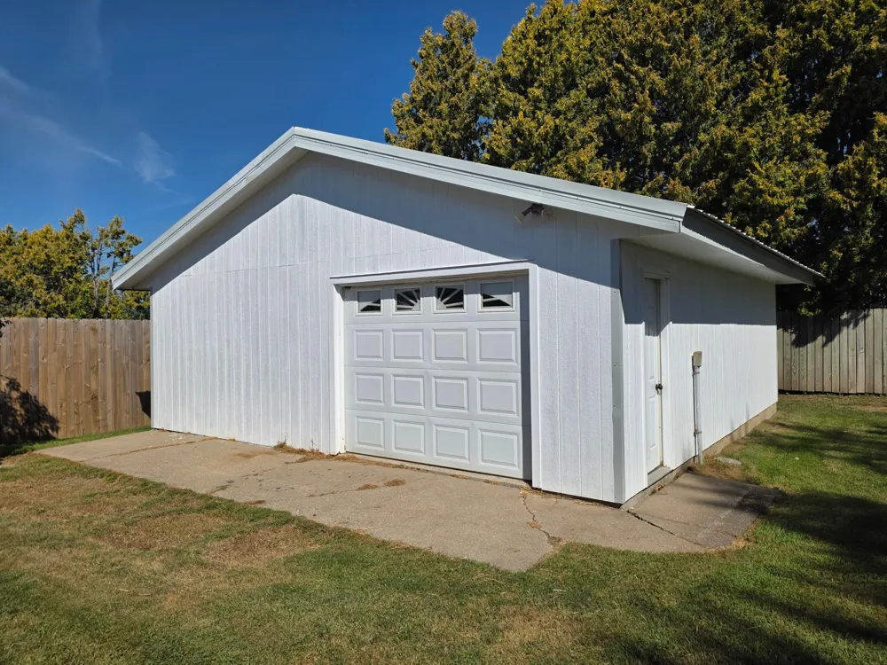 320 6th Avenue NE Plainview, MN 55964