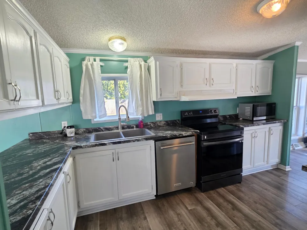 320 6th Avenue NE Plainview, MN 55964