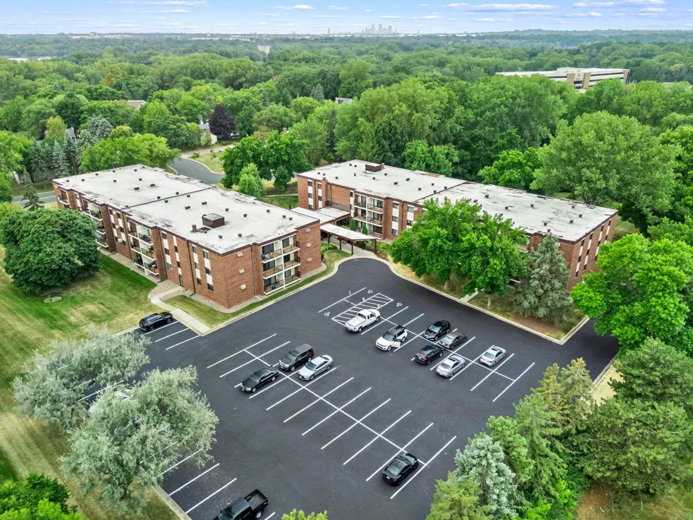 4 Pine Tree Drive #218 Arden Hills, MN 55112