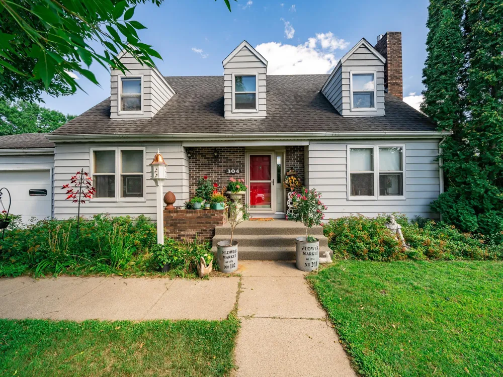 304 3rd Street NE Little Falls, MN 56345