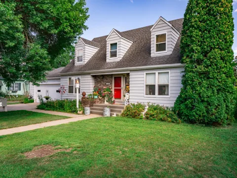 304 3rd Street NE