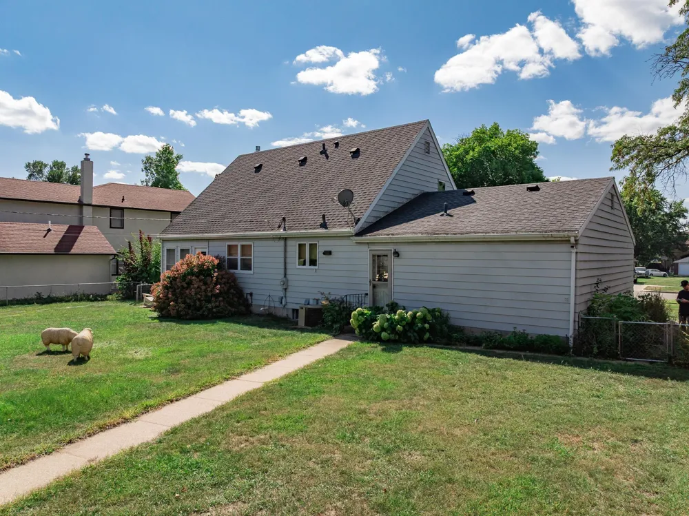 304 3rd Street NE Little Falls, MN 56345