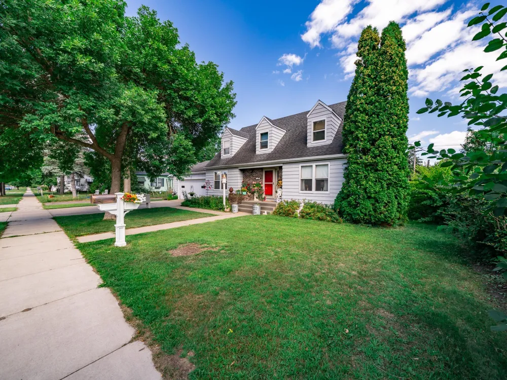 304 3rd Street NE Little Falls, MN 56345